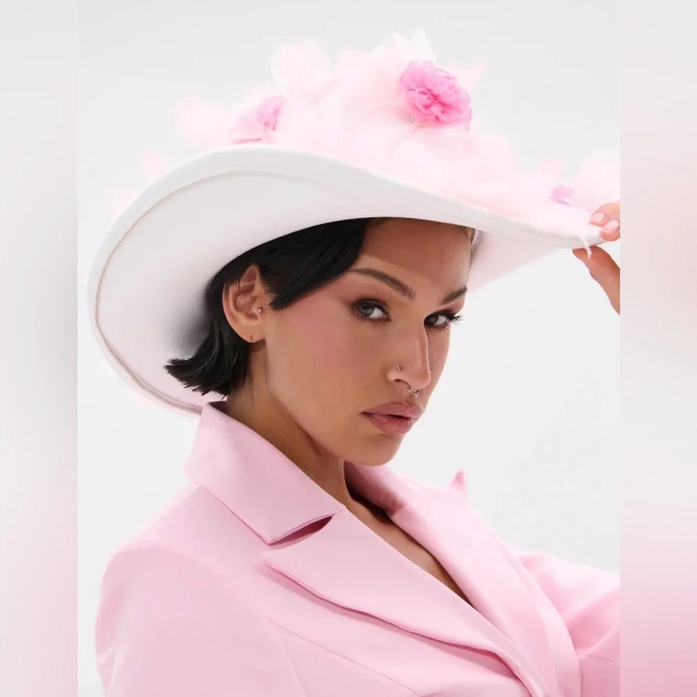 AKIRA Elegant White and Pink Floral cowboy Women's Hat